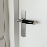 Klantfoto van de Ascoli deurkruk op schild voor een Jaren 30 ervaring