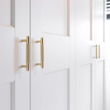 Griff gerippt, mattgold, 160 mm – Bohrlochabstand 128 mm