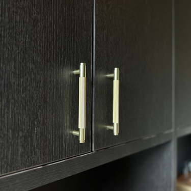 Griff gerippt, mattgold, 224 mm – Bohrlochabstand 192 mm