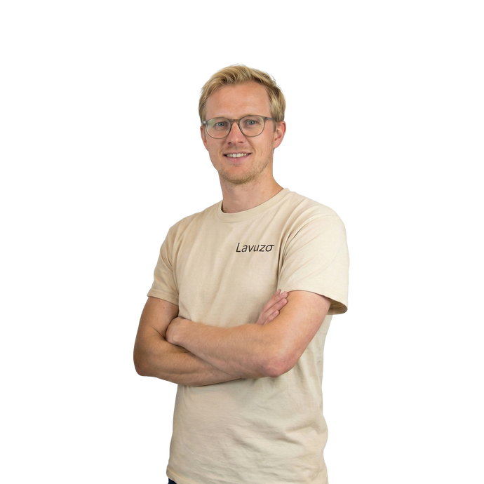 Hang en sluitwerk specialist Hugo van Lavuzo, een expert in deurbeslag advies.