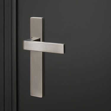 Imperio Türgriff aus Edelstahl mit rechteckiger Schutzplatte