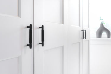 Griff geriffelt schwarz 128 mm - Bohrabstand 96 mm