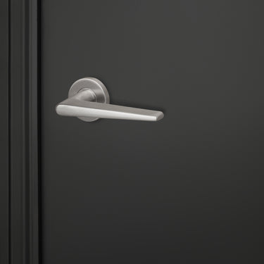 Modena Türgriff aus Edelstahl mit runder Rosette