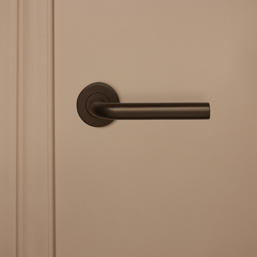 Oristano Türgriff aus Bronze mit runder Rosette