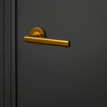 Ragusa Türgriff, mattgold PVD-beschichtet mit runder Rosette