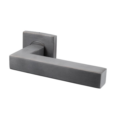 Viterbo Türklinke Gun Metal PVD beschichtet mit quadratischer Rosette
