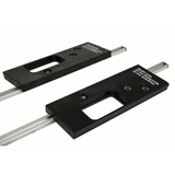 Scharnierfreesmal 89x89 mm blokken op geleider, detailopname op witte achtergrond