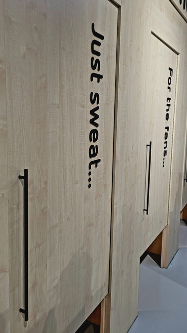 Schwarzer Stangengriff – Bohrabstand 576 mm