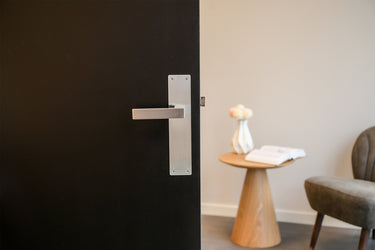 Trapini Türgriff Edelstahl - Türgriff an der Blende